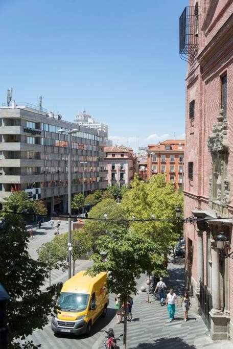 Un Fascinante Estudio En Madrid Centro Luaran gambar